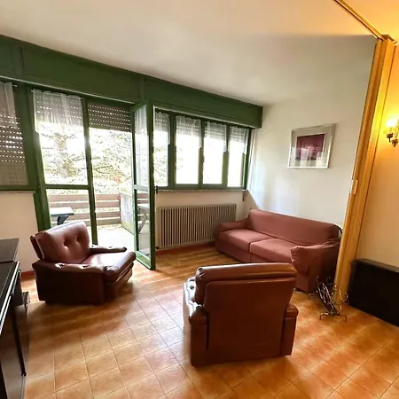 Trilocale Prealpi 公寓